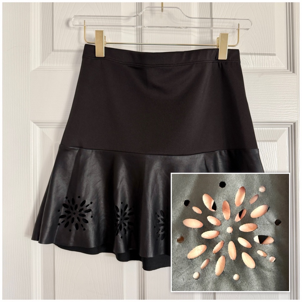 🖤 Hot Topic Mixed-Media Laser-Cut Detail Black Mini Skirt